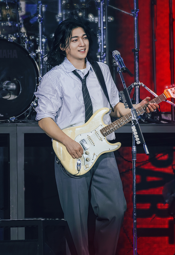 DAY6 leader Sungjin during its 10th anniversary tour ″The Decade″ at the Goyang Stadium in Goyang, Gyeonggi, on Sunday. [JYP ENTERTAINMENT]