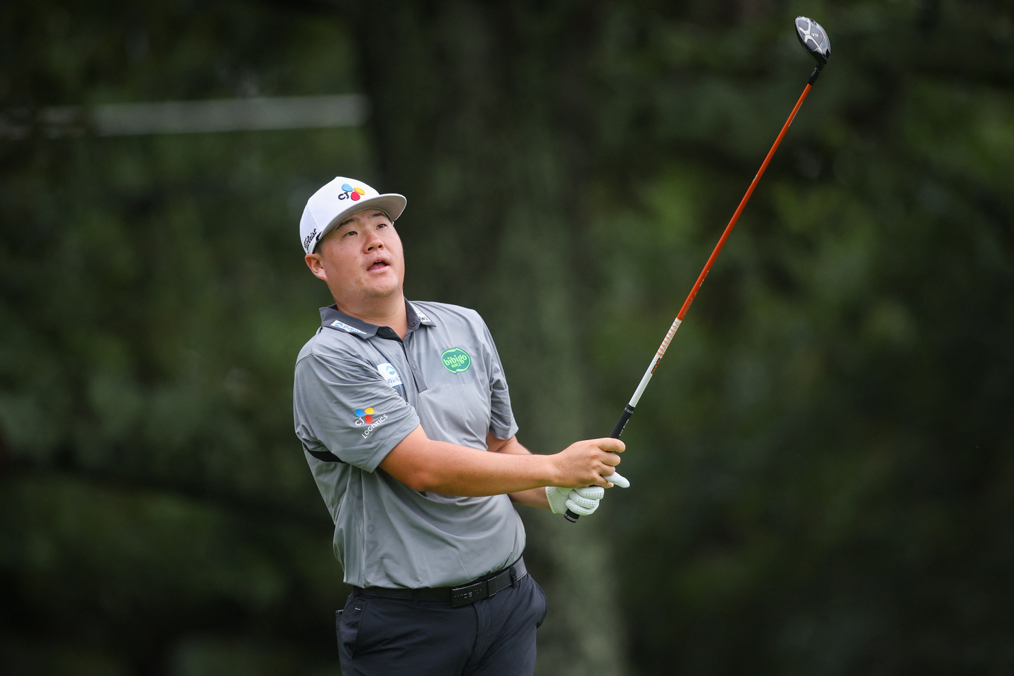 IIm Sung-jae plays his shot from the third tee during the second round of the Tour Championship at East Lake Golf Club in Atlanta, Georgia on Aug. 23. [GETTY IMAGES] 