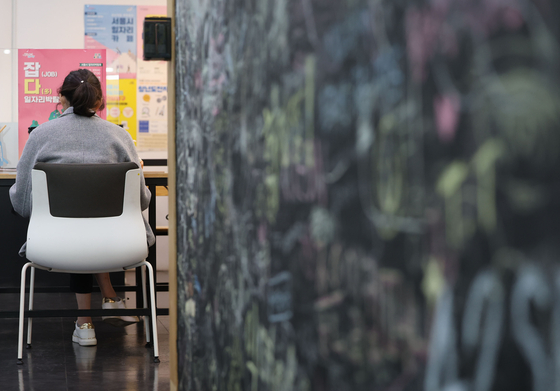 A jobseeker takes part in a counselling session at a job center in Seoul on Nov. 6, 2024. [YONHAP]