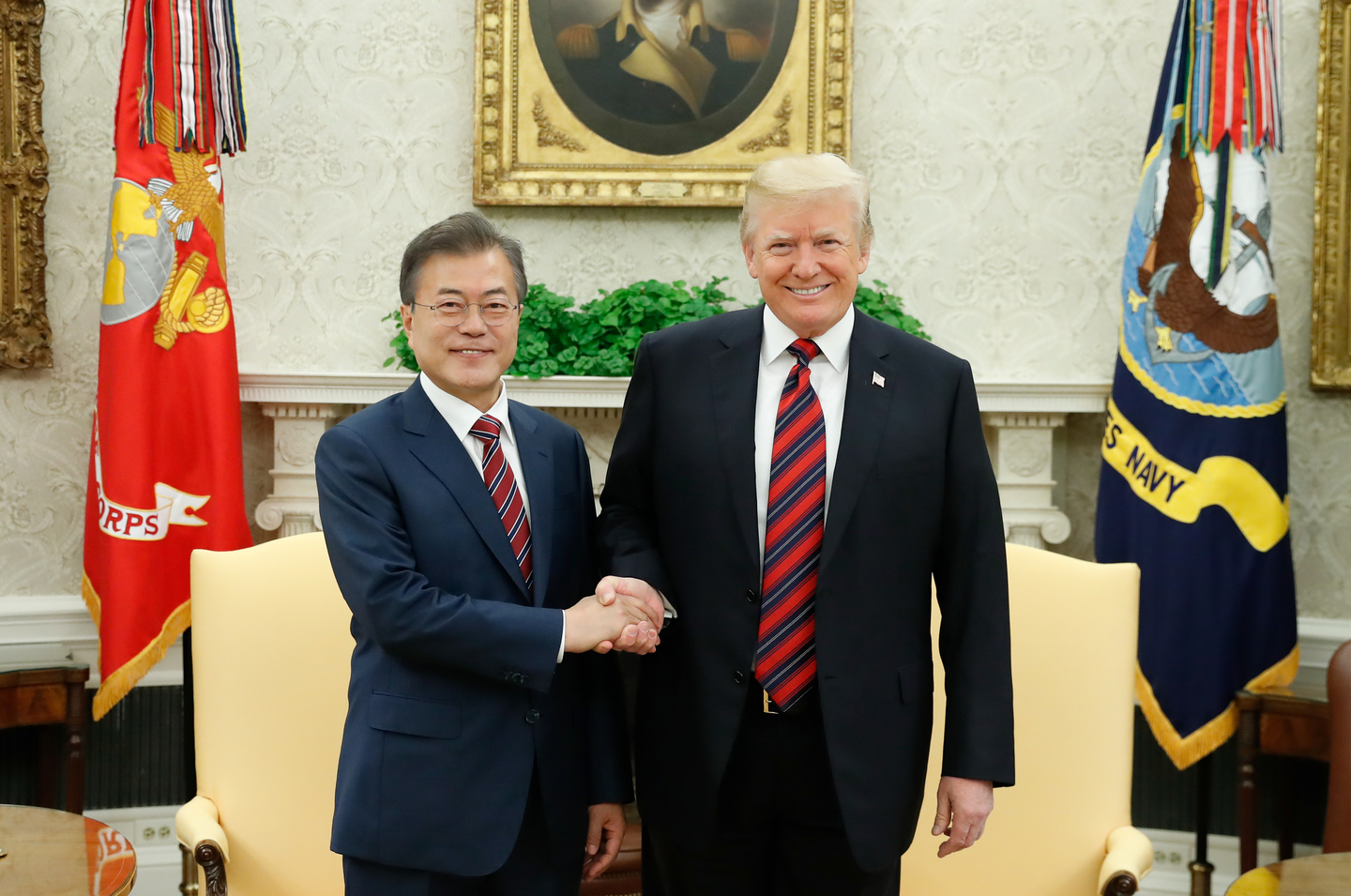 South Korean President Moon Jae-in shakes hands with U.S. President Donald Trump during their summit at the White House in Washington on May 22, 2018. [JOINT PRESS CORPS] 
