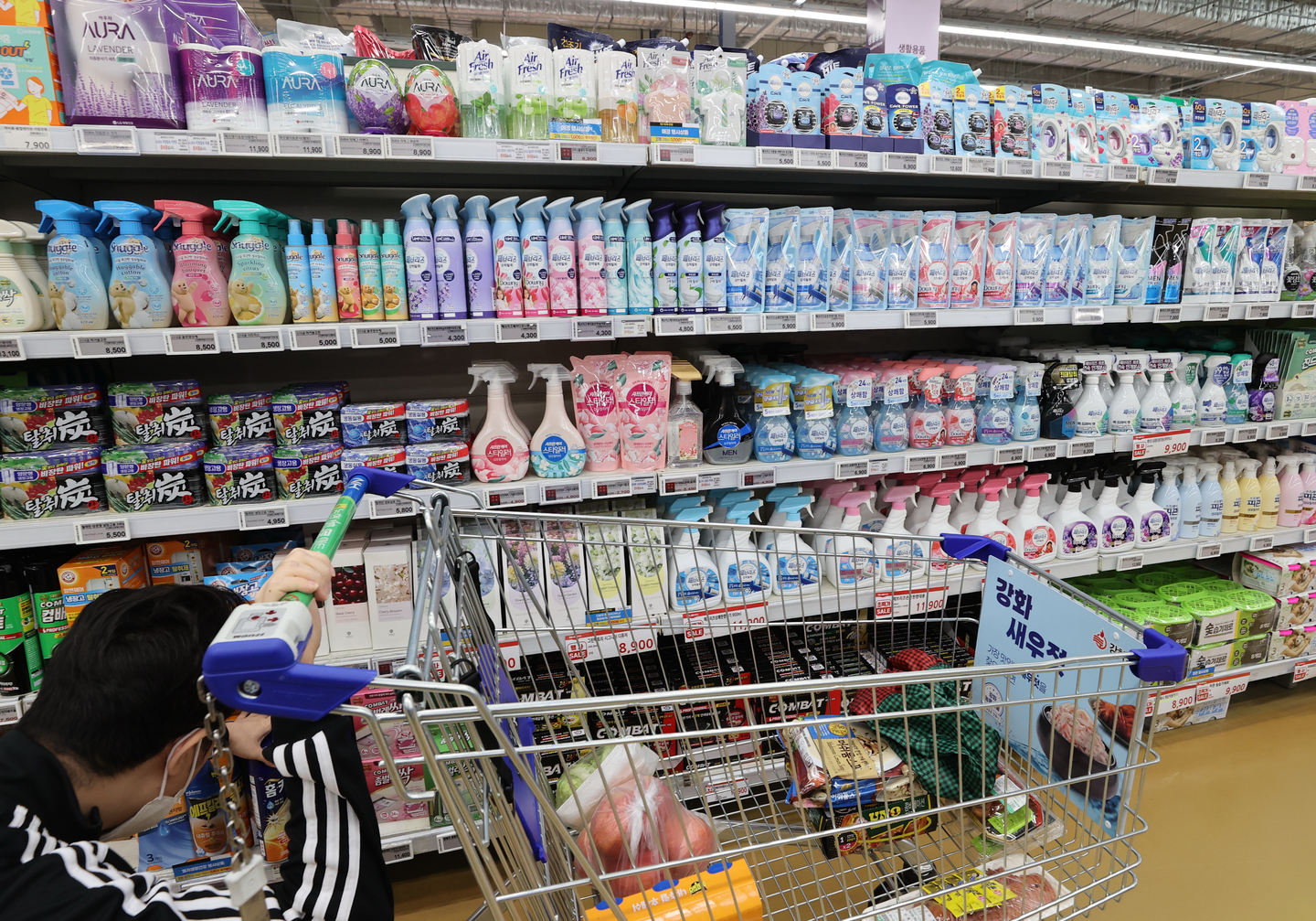 Daily items like fabric softeners and detergents are displayed at a supermarket. [YONHAP]