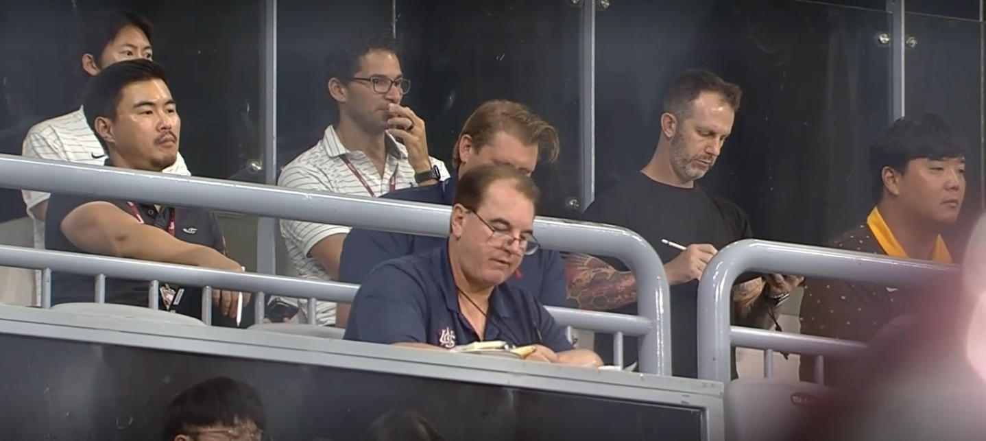 MLB scouts watch the game between the Hanwha Eagles and Kiwoom Heroes at Gocheok Sky Dome on Aug. 28. [SCREEN CAPTURE]