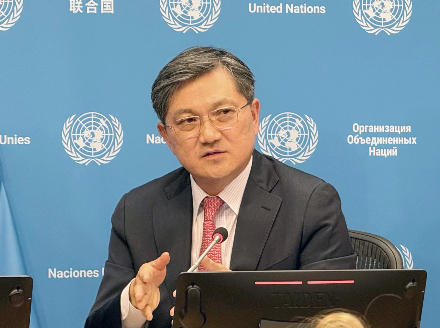 Kim Sang-jin, South Korea's chargé d'affaires to the UN, speaks during a press briefing at UN headquarters in New York on Sept. 2. [YONHAP]