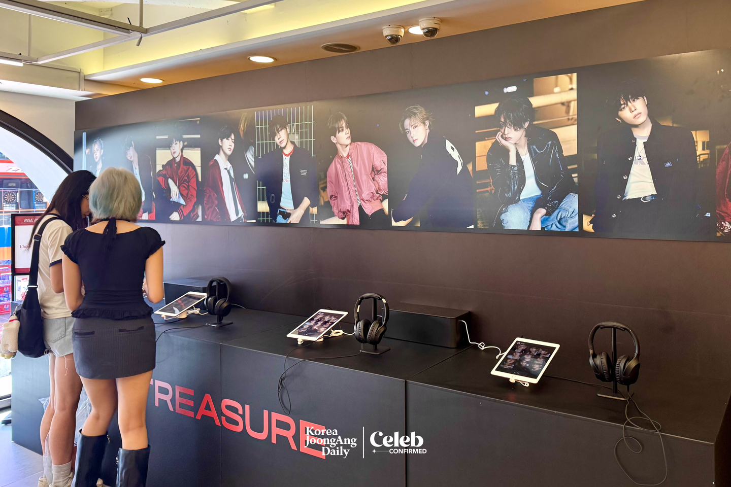 The “video call” zone at Treasure’s pop-up store for its new album “Love Pulse” at Star Square in western Seoul. [DANIELA GONZALEZ PEREZ]