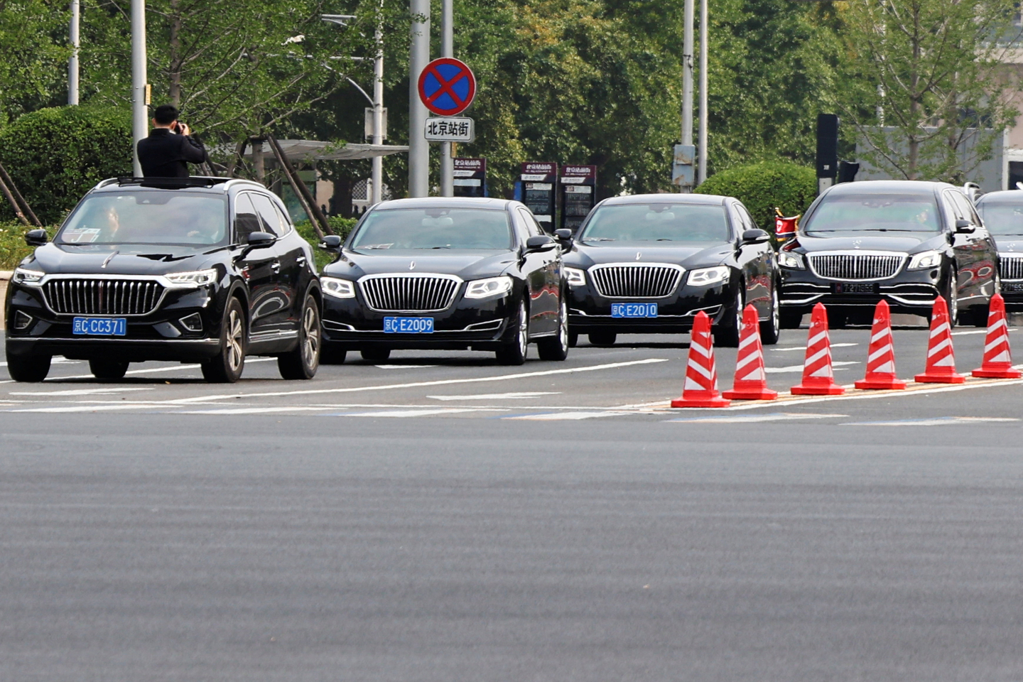 A motorcade believed to be carrying North Korean leader Kim Jong-un leaves Beijing Railway Station, ahead of a military parade marking the 80th anniversary of the end of World War II in Beijing on Sept. 2. [REUTERS/YONHAP]