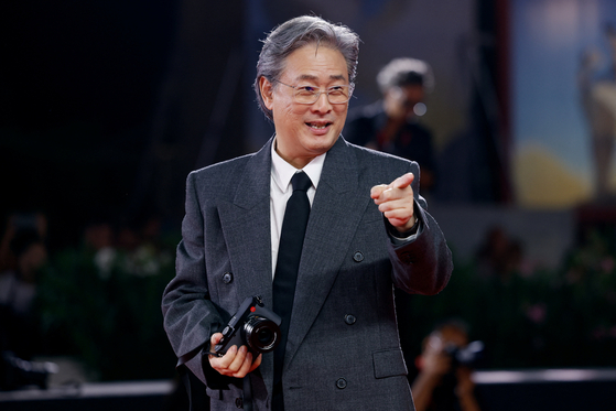 Director Park Chan-wook holds a camera on the red carpet for the screening of the movie ″No Other Choice″ in competition, at the 82nd Venice International Film Festival, Venice, Italy, Aug. 29, 2025. [REUTERS/YONHAP]