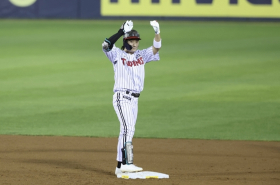 Shin Min-jae of the LG Twins celebrates after hitting an RBI double against the Lotte Giants during a KBO regular season game at Jamsil Baseball Stadium in Seoul on Sept. 2. [YONHAP]