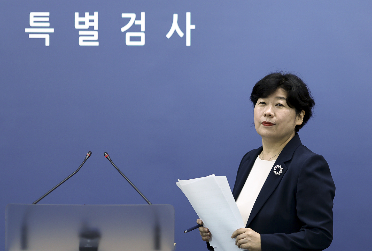 Assistant special prosecutor Park Ji-young enters the briefing room at the Seoul High Court in Seocho District, southern Seoul on Aug. 29. [YONHAP] 