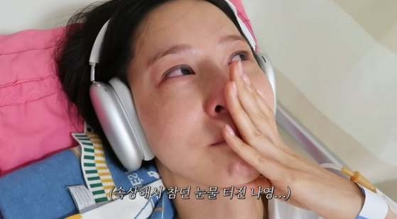 Entertainer Kim Na-young records the steps of her donating stem cells in a video titled “Kim Na-young’s Hematopoietic Stem Cell Donation Vlog (A Lucky Letter 10 Years in the Making)” (translated), uploaded on Aug. 31 on her YouTube channel. [SCREEN CAPTURE]