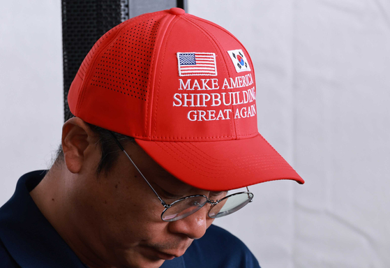 A “ Make American Shipbuilding Great Again ” hat, referring to a Korea-U.S. shipbuilding cooperation program, is seen at a ship-naming ceremony held at Hanwha Philly Shipyard in Philadelphia on Aug. 26. [JOINT PRESS CORPS]