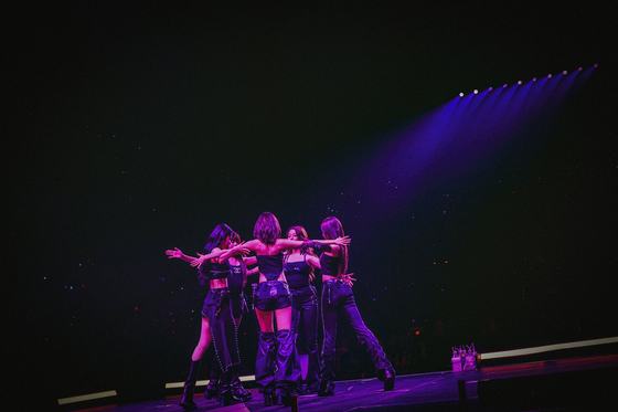 Le Sserafim performs at the Prudential Center in Newark on Sept. 4. [SOURCE MUSIC]