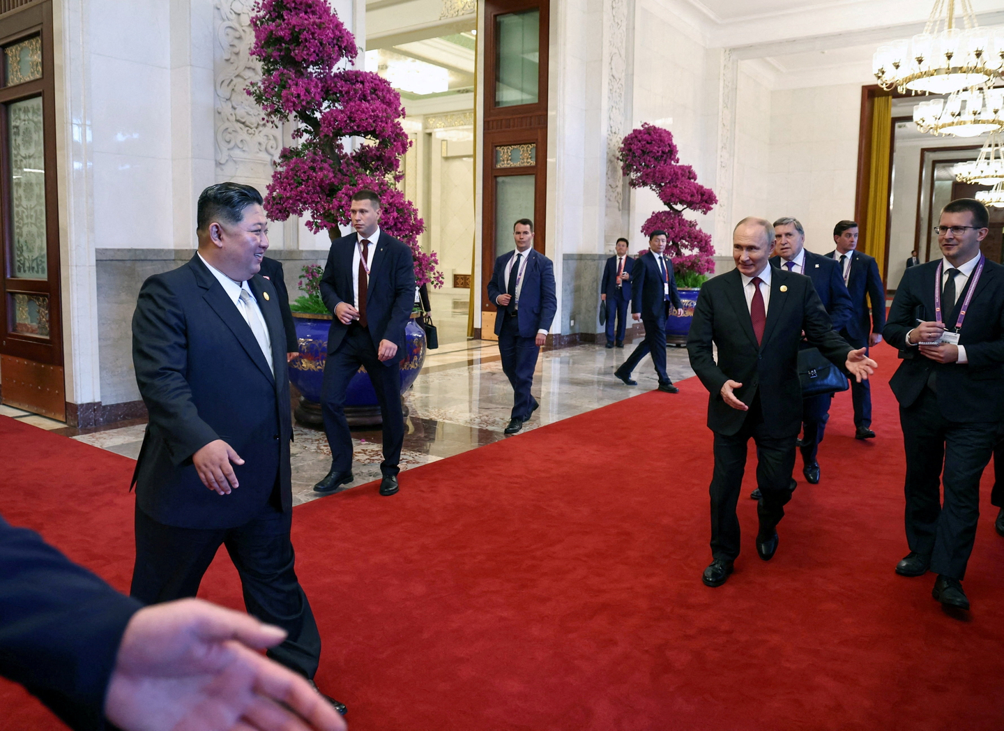 Russian President Vladimir Putin and North Korean leader Kim Jong-un arrive for a meeting in Beijing on Sept. 3. [REUTERS/YONHAP]