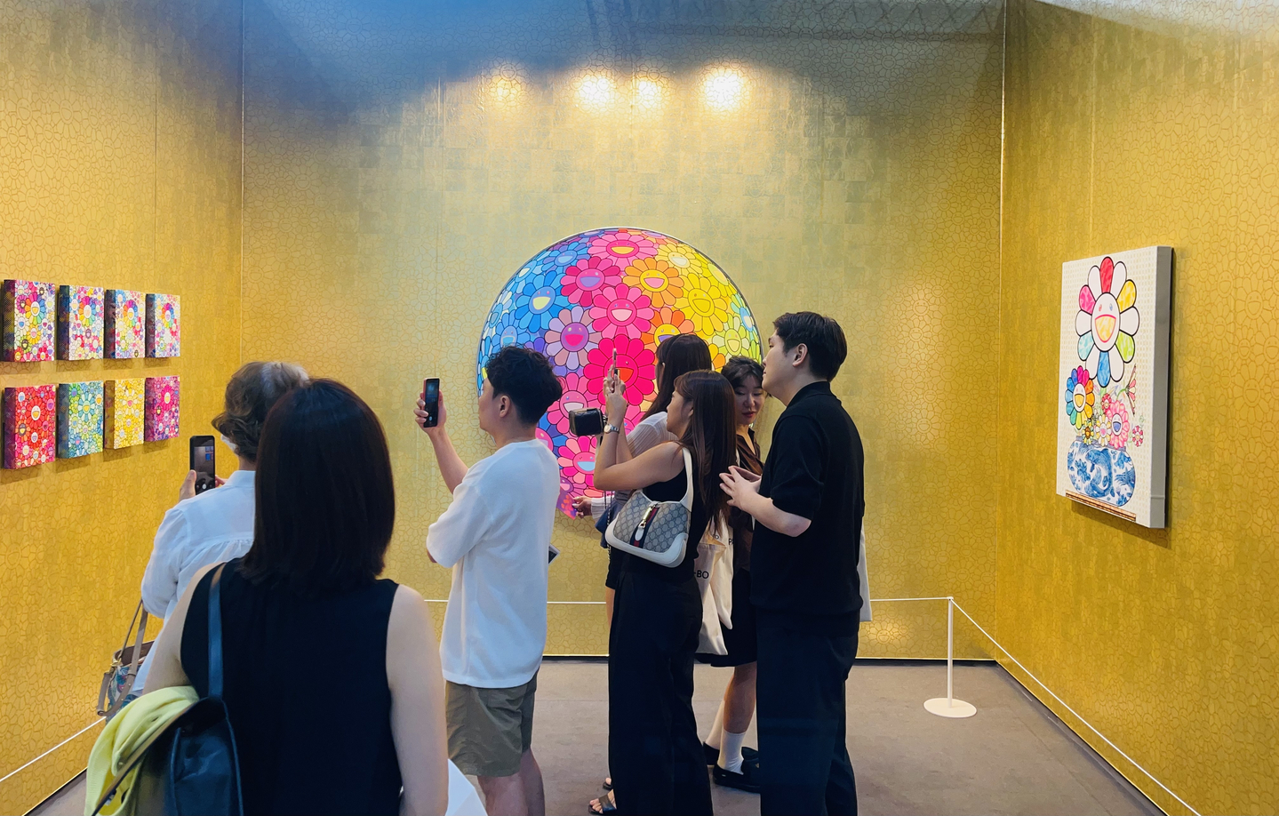 Paris-based Perrotin gallery sold 12 paintings by Japanese artist Takashi Murakami at Frieze Seoul on Sept. 3, while works by other “blue-chip” artists such as Mark Bradford and Georg Baselitz also remained in high demand. [LEE EUN-JU]