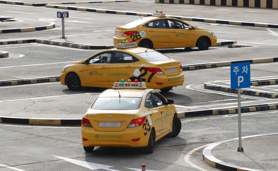 Test takers take the driving skills test at a test center in Gangnam District, southern Seoul on Dec. 13, 2023. [NEWS1] 