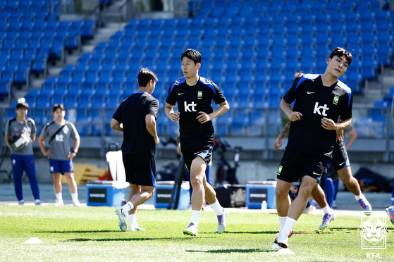 Son Heung-min, center, trains at Icahn Stadium in New York on Sept. 4.  [NEWS1]