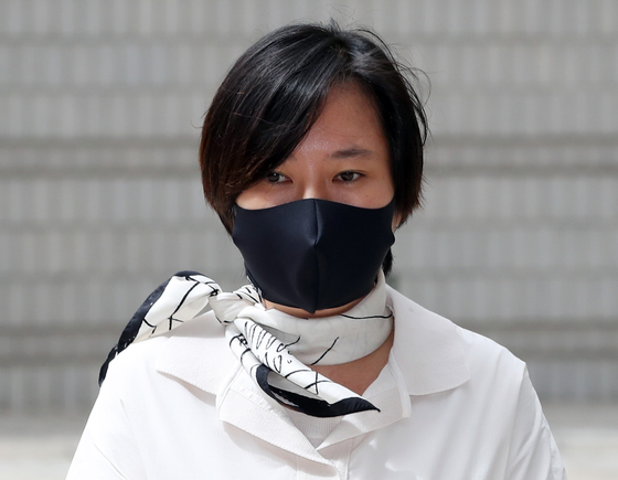 Jang Si-ho, niece of Choi Seo-won, formerly known as Choi Soon-sil, walks out of Seoul High Court in Seocho District, southern Seoul on July 24, 2020. [YONHAP] 