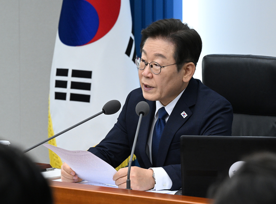 President Lee Jae Myung speaks during a senior aides' meeting at the presidential office in Yongsan, central Seoul on Sept. 4. [JOINT PRESS CORPS]