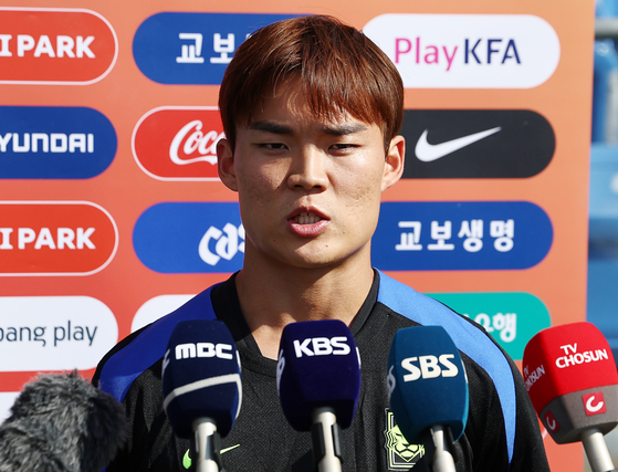 Oh Hyeon-gyu gives an interview ahead of the Korean national team’s training session at Icahn Stadium in New York on Sept. 4. [YONHAP]