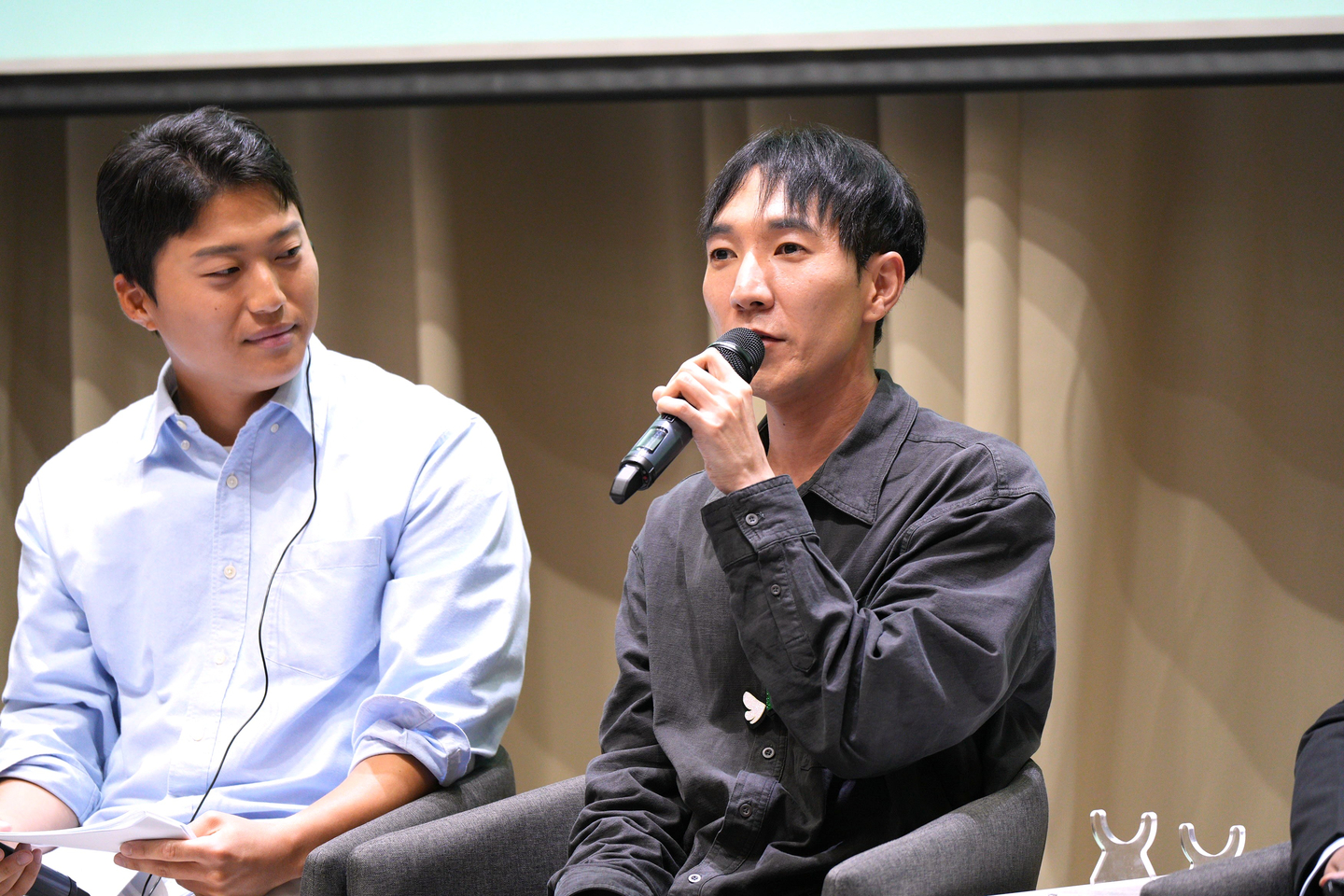 Kobessov Rakhat, overseas salesperson, right, speaks as one of eight panelists during a roundtable on policies for foreign residents at City Hall in central Seoul on Sept. 4. [SEOUL METROPOLITAN GOVERNMENT]