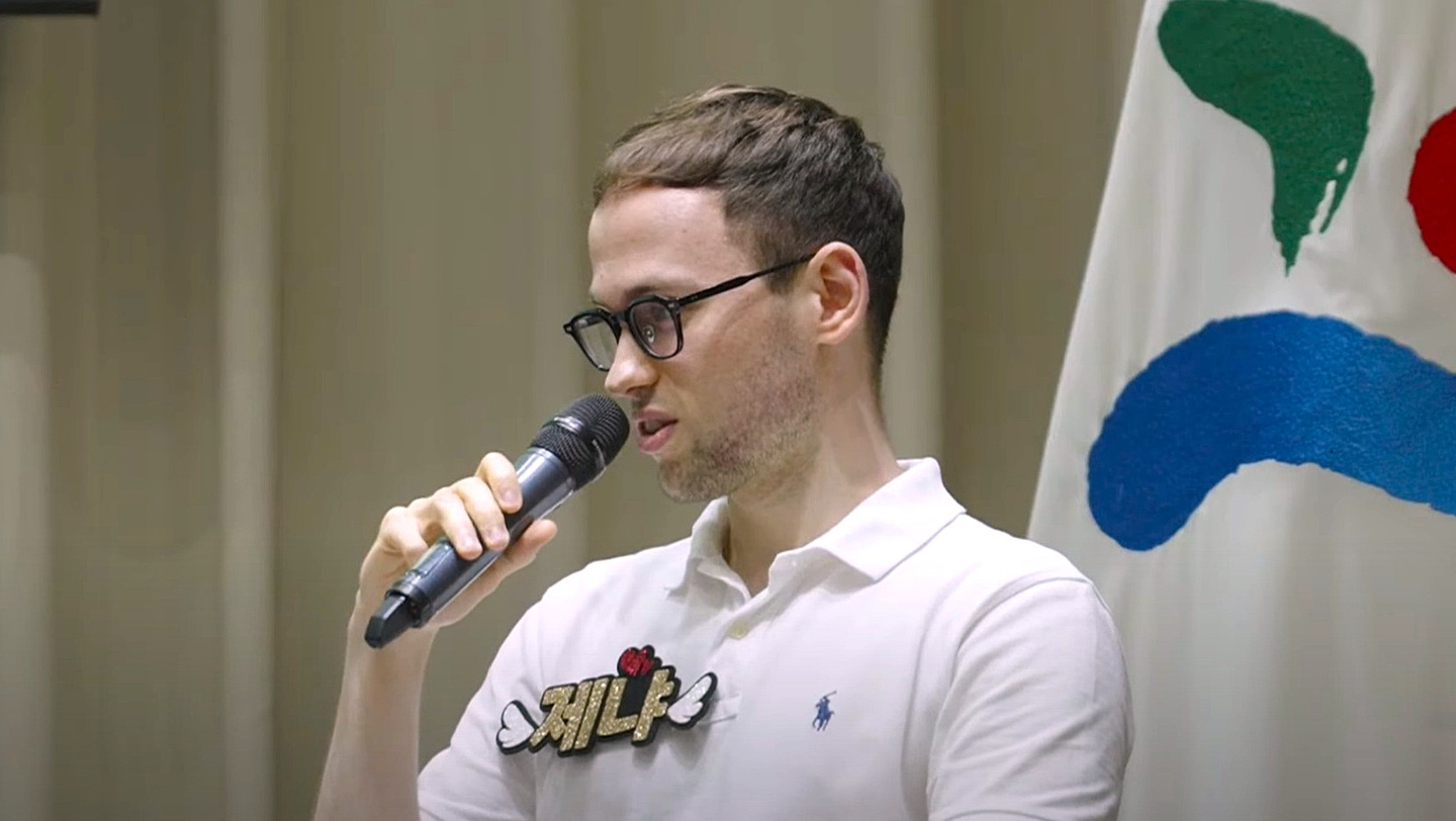 Smagin Evgenii speaks as one of eight panelists during a roundtable on policies for foreign residents at City Hall in central Seoul on Sept. 4. [SEOUL METROPOLITAN GOVERNMENT]