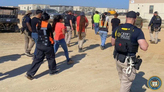 U.S. Immigration and Customs Enforcement, Homeland Security Investigations, and other federal agencies carried out a raid targeting undocumented workers on Sept. 4 at the construction site of Hyundai Motor Group and LG Energy Solution’s joint battery plant in Savannah, Georgia. The Bureau of Alcohol, Tobacco, Firearms and Explosives Atlanta Field Division posted this photo on its official X account on Sept. 4. [SCREEN CAPTURE]