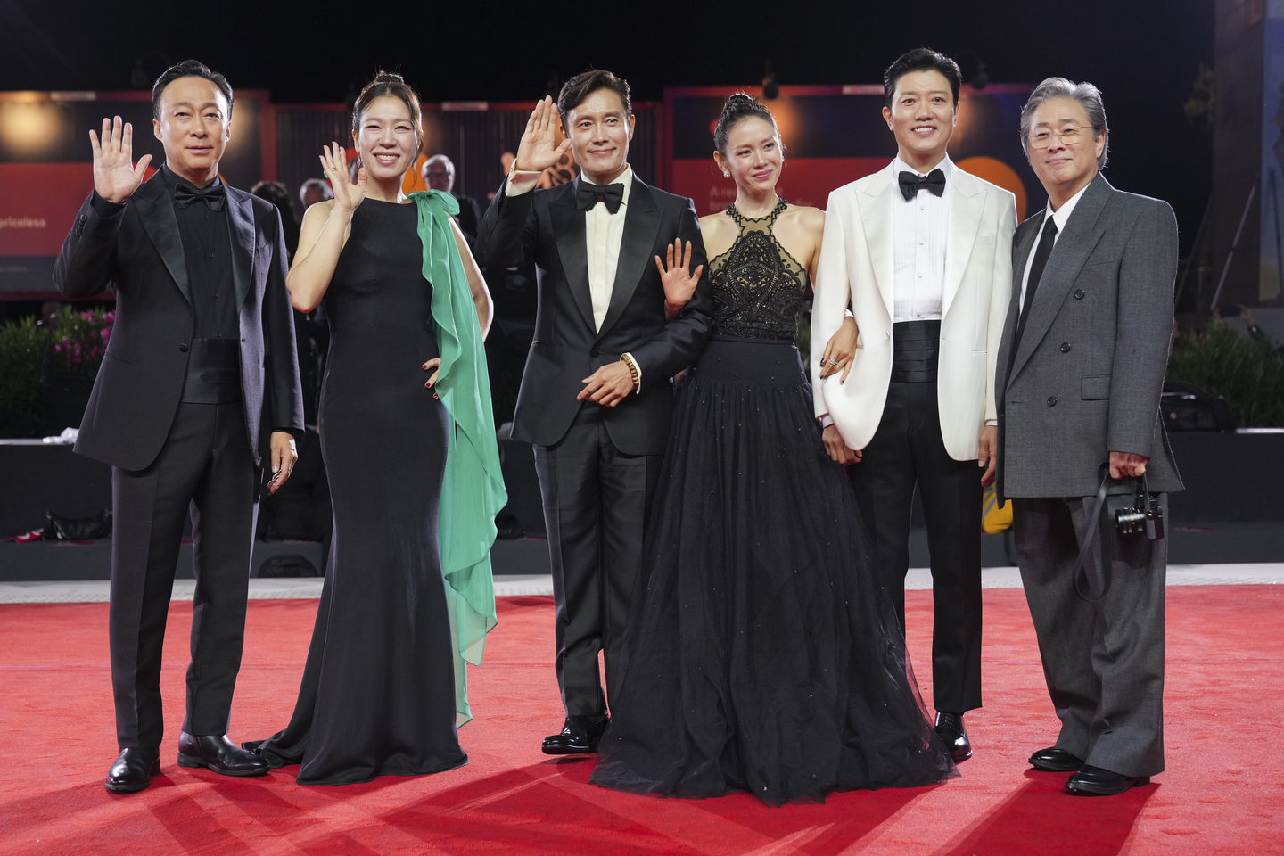 Director Park Chan-wook and the cast of film ″No Other Choice″ pose for photos on the red carpet for the film during the 82nd edition of the Venice International Film Festival in Venice, Italy, on Aug. 29. From left are actors Lee Sung-min, Yeom Hye-ran, Lee Byung-hun, Son Ye-jin, Park Hee-soon and director Park. [AP/YONHAP]