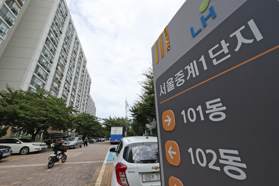 The Junggye Jugong 1st Apartment Complex in Nowon District, northern Seoul, is seen on Sept. 7. [NEWS1]
