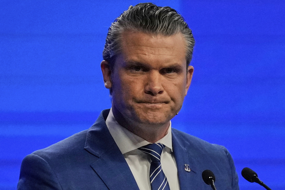 U.S. Defense Secretary Pete Hegseth delivers his speech during the 22nd Shangri-La Dialogue summit in Singapore on May 31. [AP/YONHAP]