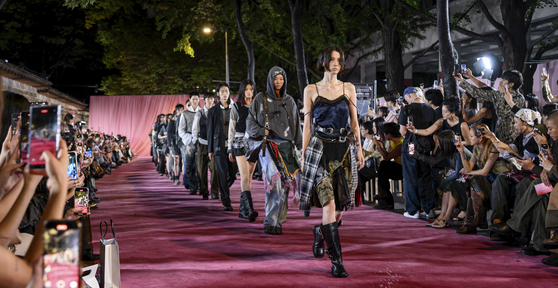 Models walk along the stonewall path of Deoksu Palace in central Seoul during Andersson Bell’s show, which opened the 2026 Spring/Summer Seoul Fashion Week on Sept. 1. [SEOUL METROPOLITAN GOVERNMENT]