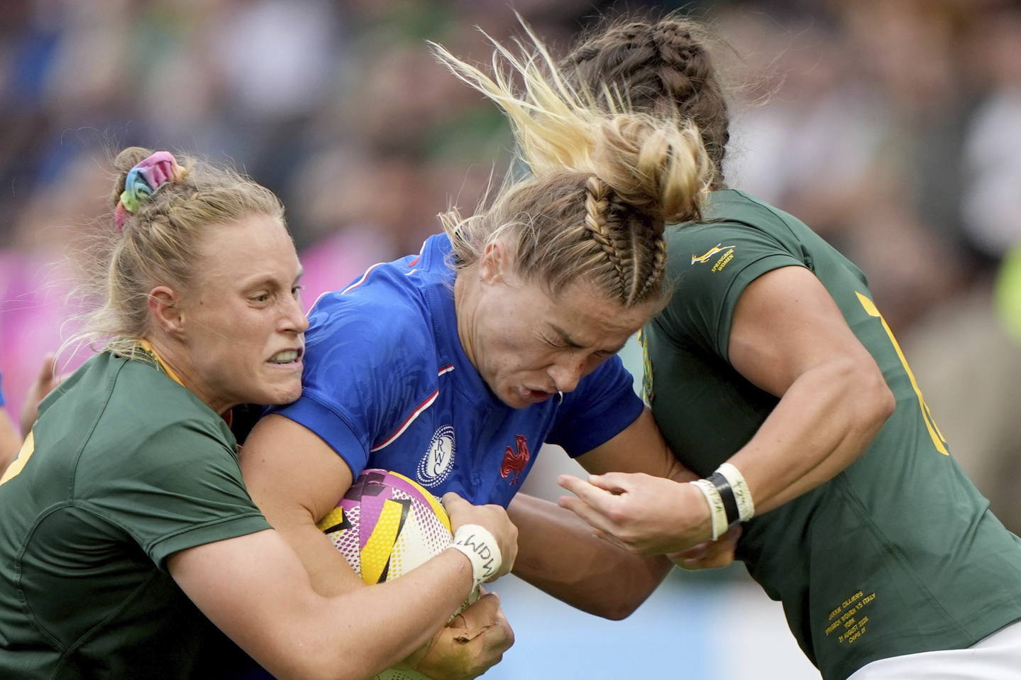France's Joanna Grisez, center, is tackled by South Africa's Eloise Webb and Jakkie Cilliers during the Women's Rugby World Cup 2025 Pool D match between France and South Africa in Northampton, England, Sept. 7. [AP/YONHAP] 
