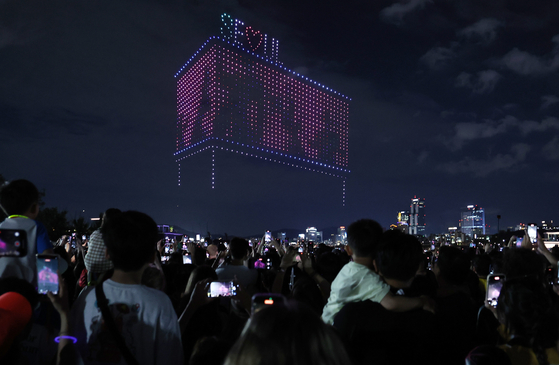 Saja Boys from Netflix's animated film "KPop Demon Hunters" appears in the night sky during the “2025 Hangang Drone Light Show” at Ttukseom Hangang Park in eastern Seoul on Sept. 7. [NEWS1]