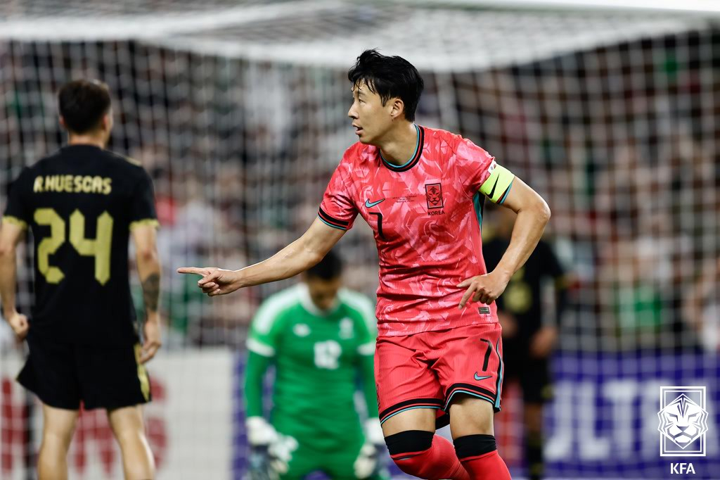 Son Heung-min plays against Mexico in Nashville, Tennessee, on Sept. 9. [KOREA FOOTBALL ASSOCIATION]