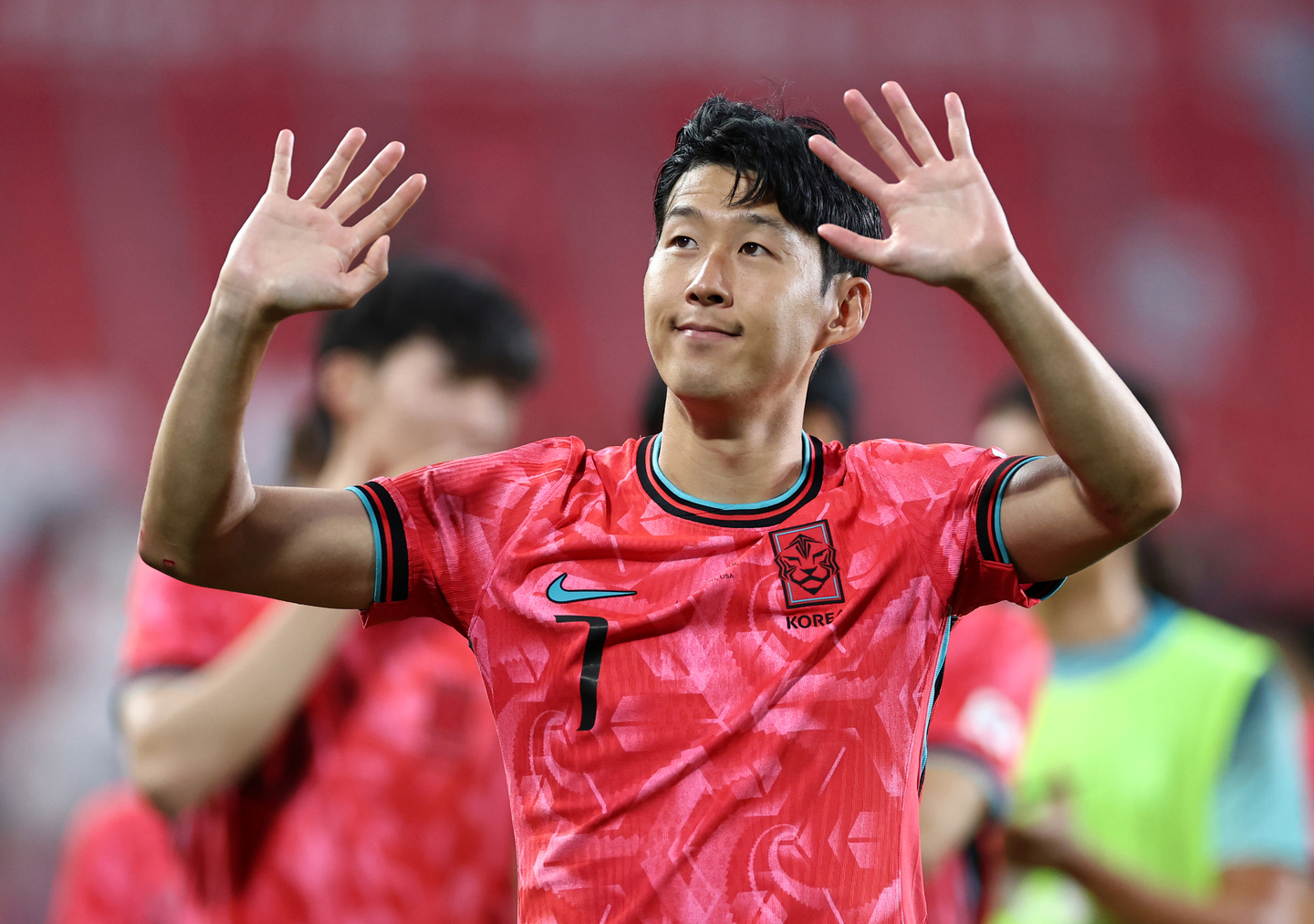 Son Heung-min waves to fans after Korea’s 2-0 victory over the United States in a friendly match at Sports Illustrated Stadium in Harrison, New Jersey, on Sept. 6. [YONHAP]