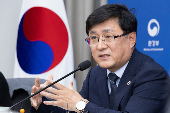 Environment Minister Kim Sung-hwan speaks during a press conference in Seocho District, southern Seoul, on Sept. 9. [MINISTRY OF ENVIRONMENT] 