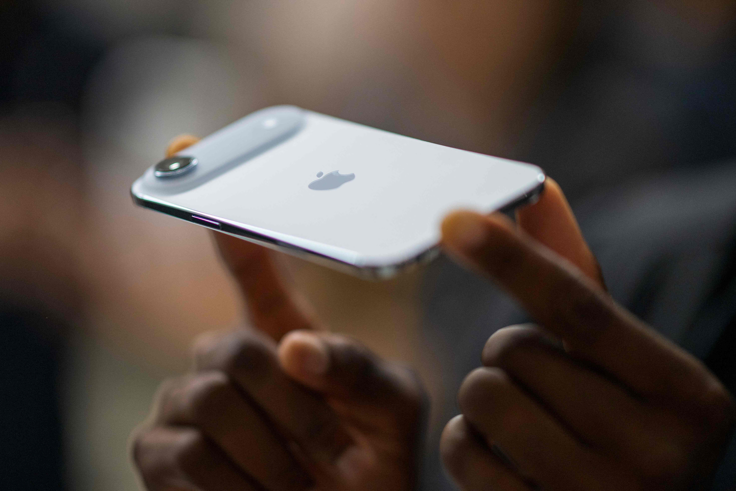 A person holds an Apple iPhone Air during Apple's ″Awe-Dropping″ event at the Steve Jobs Theater on the Apple Park campus in Cupertino, California, on Sept. 9. [AFP/YONHAP]