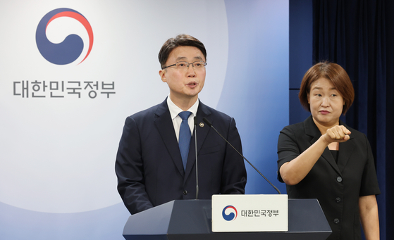 Ministry of Science and ICT Second Vice Minister Ryu Je-myung speaks during a briefing at Government Complex Seoul in central Seoul on Sept. 10. [NEWS1]