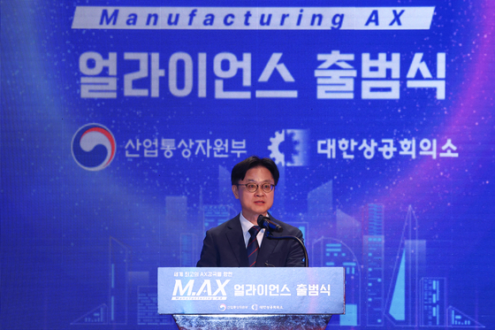 Kim Jung-kwan, minister of trade, industry and energy, speaks at a launch ceremony for the Manufacturing AX Alliance at the Westin Josun Seoul in Jung District, central Seoul, on Sept. 10. [YONHAP]