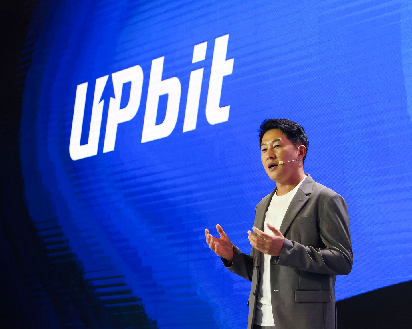 Dunamu CEO Oh Kyoung-suk gives a speech at the Upbit D Conference (UDC), held at the Grand InterContinental Seoul Parnas in Gangnam District, southern Seoul, on Tuesday. [DUNAMU]