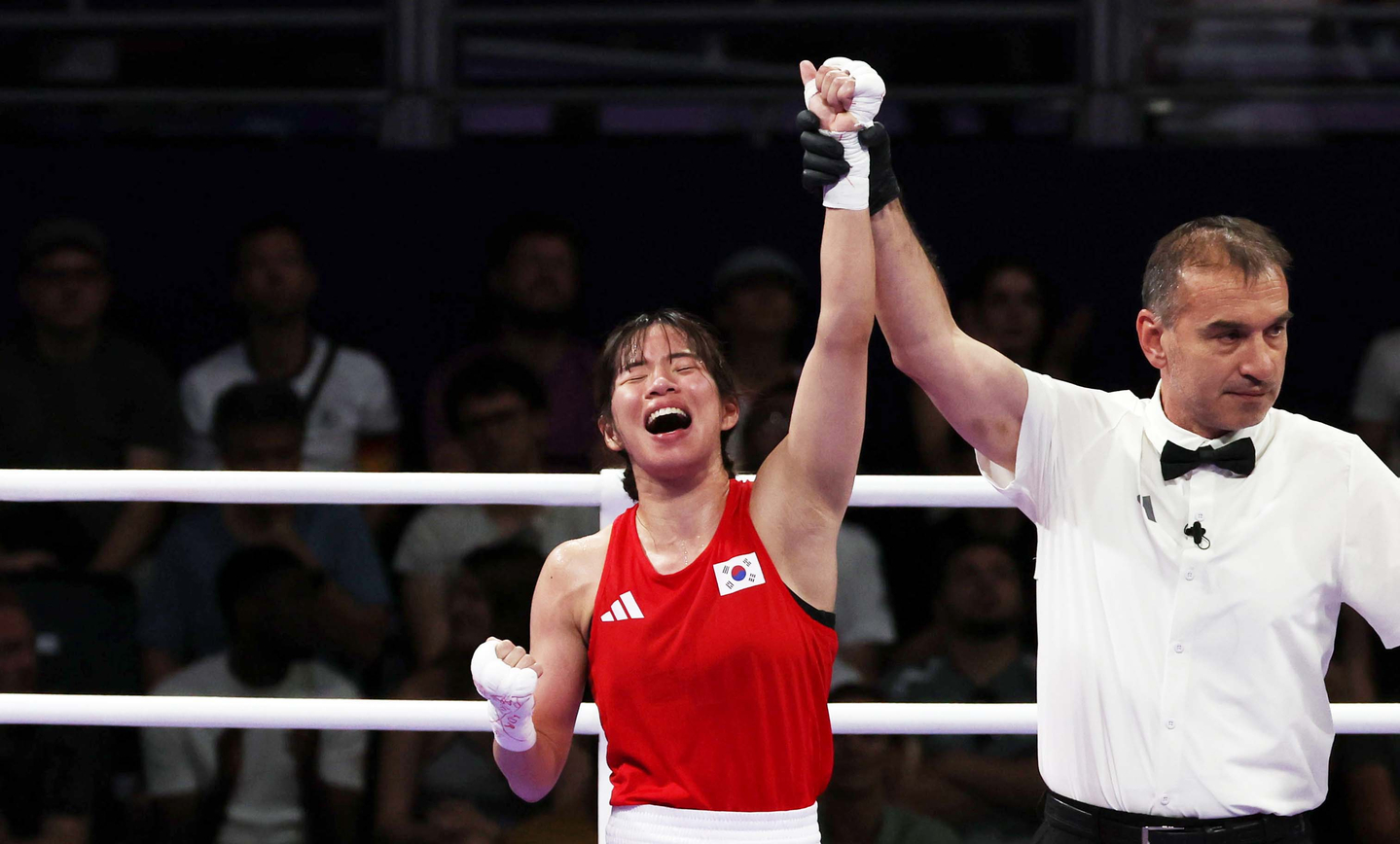 Lim Ae-ji celebrates after defeating Colombia’s Yeni Arias in the women’s 54-kilogram quarterfinal at the 2024 Paris Olympics at North Paris Arena in France, on Aug. 1, 2024. [JOINT PRESS CORPS]