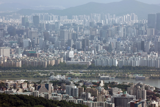 Apartments are seen from Namsan in central Seoul on Sept. 8. [NEWS1]