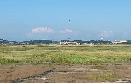 An empty field where the government has proposed to construct the Saemangeum International Airport in North Jeolla [JOONGANG ILBO]