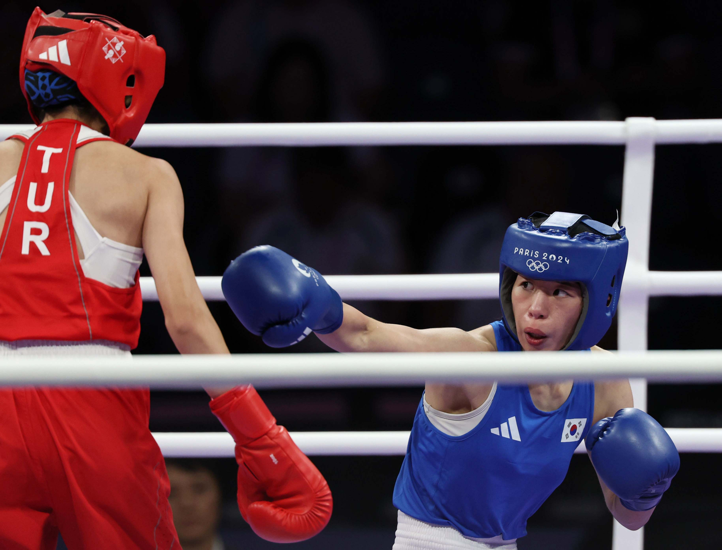 Lim Ae-ji competes against Turkey's Hatice Akbas in the women’s 54-kilogram semifinal bout at the 2024 Paris Olympics at North Paris Arena in France, on Aug. 4, 2024. [JOINT PRESS CORPS]