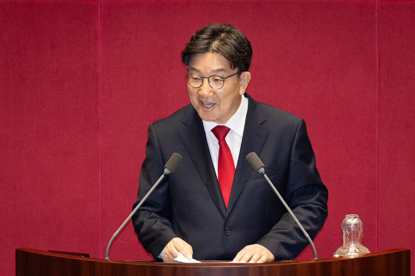 Rep. Kweon Seong-dong of the People Power Party speaks on a motion for his arrest during a plenary session at the National Assembly in Yeouido, western Seoul, on Sept. 11. [NEWS1]
