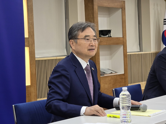 Cho Hyun, minister of foreign affairs, answers questions from reporters during a press conference held in Washington Sept. 10. [NEWS1]