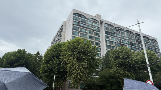One of the apartment complexes awaiting redevelopment in Songpa District, southern Seoul [WOO JI-WON]