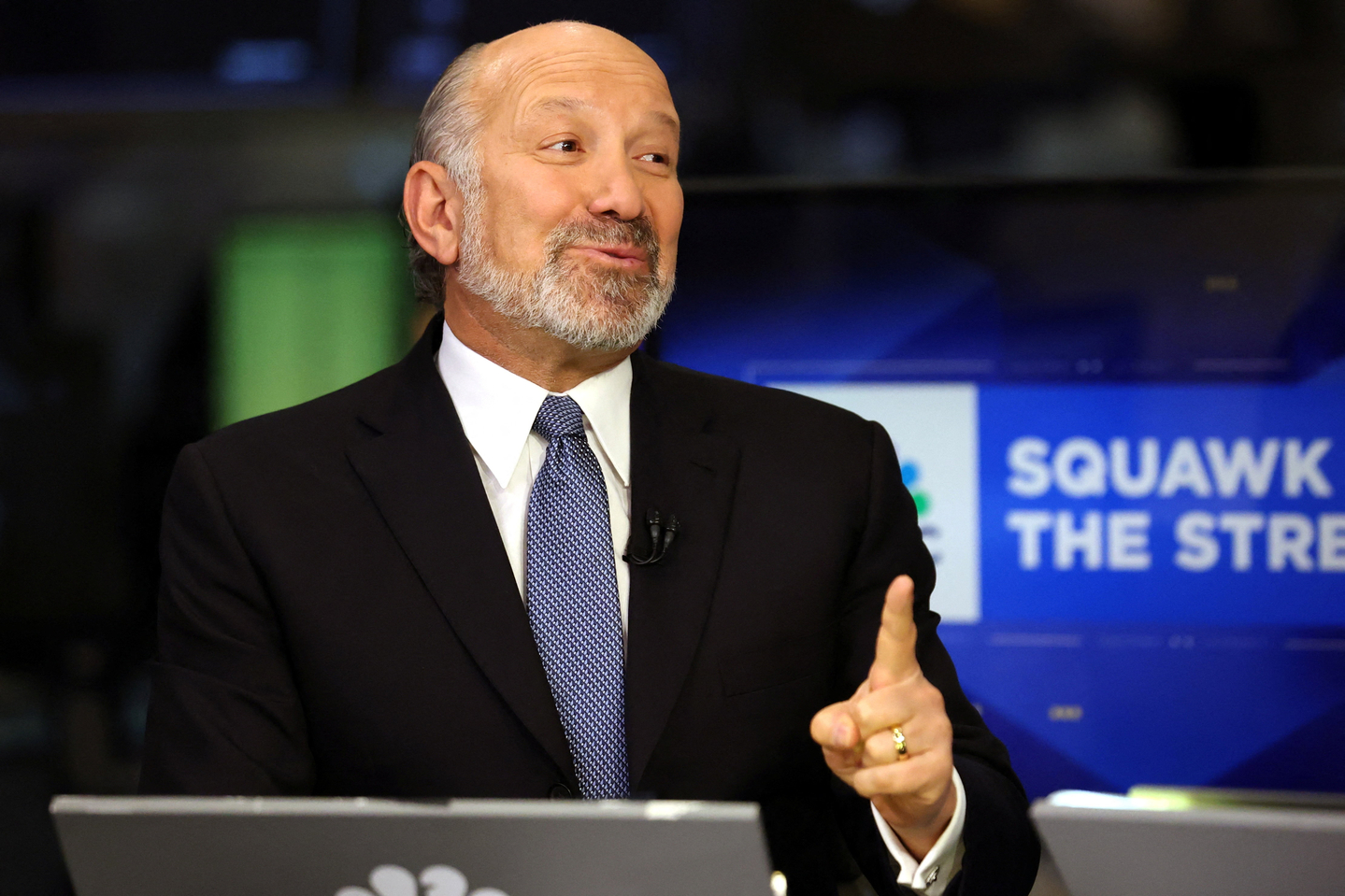 U.S. Secretary of Commerce Howard Lutnick speaks during an interview with CNBC on the floor at the New York Stock Exchange in New York on Sept. 11. [REUTERS/YONHAP]