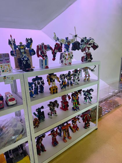 Repaired robot toys are displayed at Kokkiri Gongjang on Aug. 27. [KIM YOUN-HO] 
