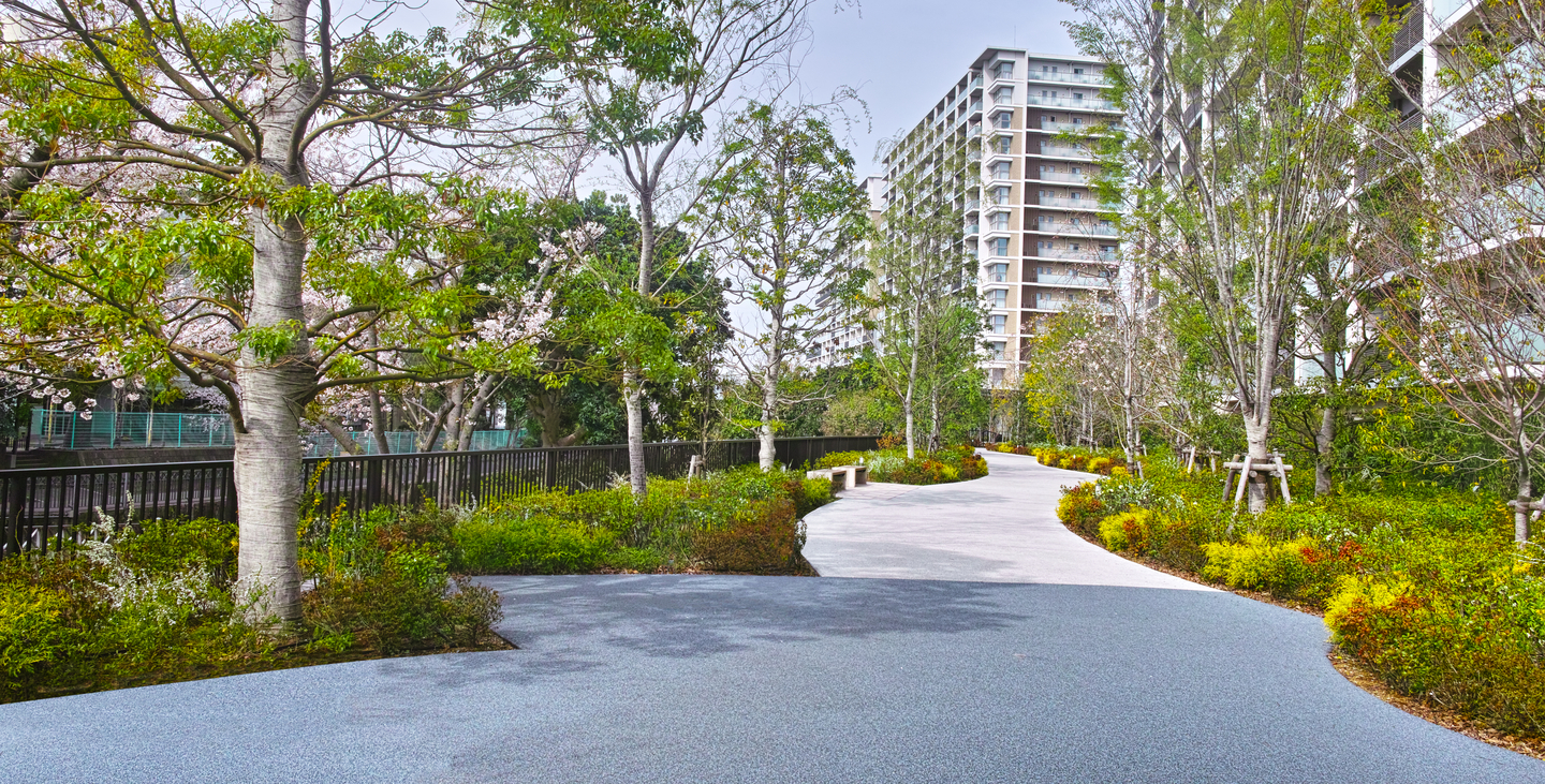 A high-rise apartment in a quiet city and a promenade surrounded by fresh greenery [JOONGANGILBO]