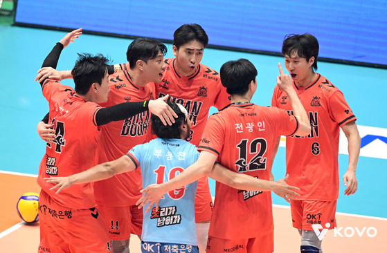 Busan OK Savings Bank OKman celebrate during a Korea Volleyball Federation Cup match against the Cheonan Hyundai Capital Skywalkers at Jinnam Gymnasium in Yeosu, South Jeolla on Sept. 13. [KOVO]