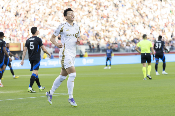 Los Angeles FC forward Son Heung-min celebrates scoring during an MLS match against the San Jose Earthquakes at Levi's Stadium in Santa Clara, California on Sept. 13. [REUTERS/YONHAP]